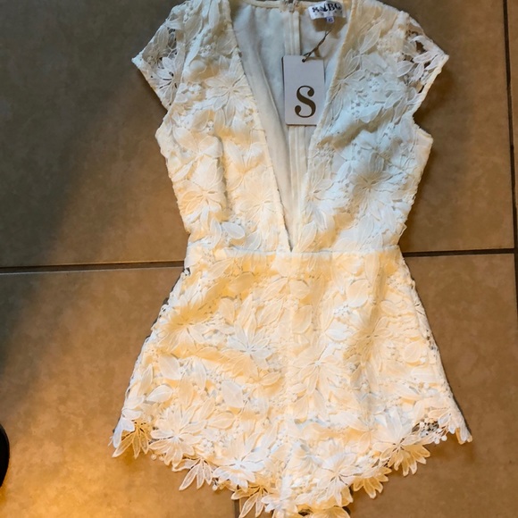 White lace romper - Picture 2 of 3